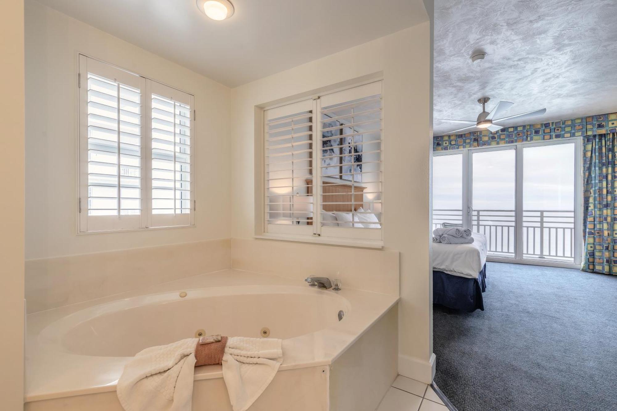 Beachfront Bliss At Ocean Walk Resort - Unit 1701 Daytona Beach Kültér fotó